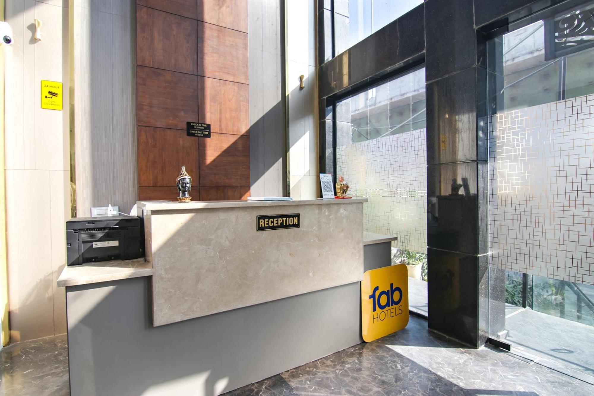 Fabhotel Prime K9 Crown Ludhiana Bagian luar foto